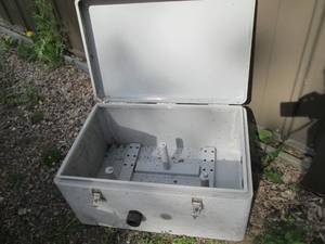 Metal locking latching box with op...