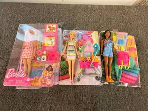 3 Barbies