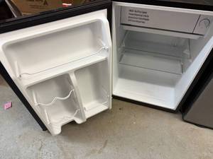 Kenmore 2.5 Cubic Foot Compact Refrigerator
