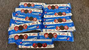 12x Oreos-Red Colored Stuffing