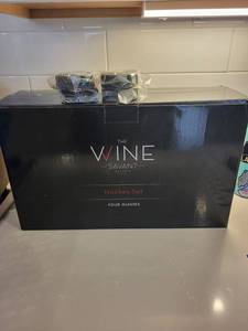 The Vine Savant Hockey Set - Four Glasses