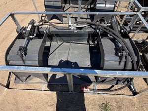Unused 2026 Skid Steer Grapple Bucket Attachment GB-11-72W