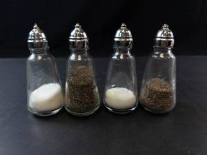 Princess House Heritage Pattern Glass Salt and Pepper Shakers (Lot of 4)