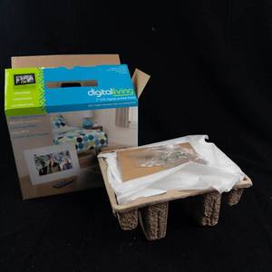 NEW Digital Living 7-Inch LCD Digital Picture Frame