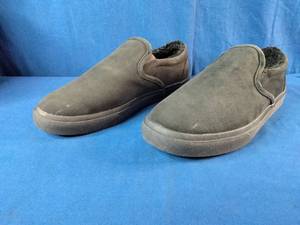 Brand New Minnetonka Mens Alden suede slip-on slippers in charcoal. Size 11