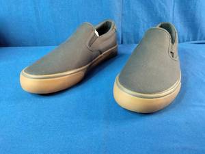 Brand New   Lugz Clipper Mens charcoal canvas slip-on sneakers with gum soles. Size 9