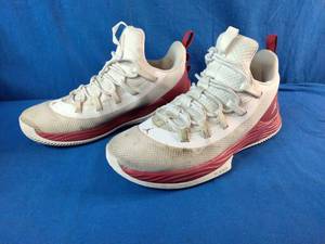 Nike Jordan Ultra.Fly 2 Low sneakers in white and red.