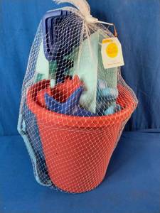 Brand New This is a Sunny Days beach bucket set in red containing five pieces of silicone sand toys.