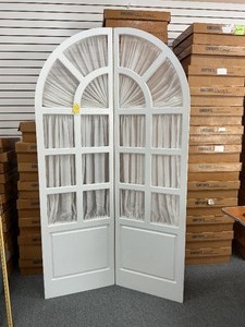 Sunlight Backdrop Divider