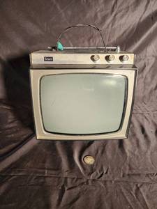 Vintage Sears 8100 Solid State Portable TV