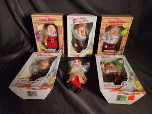 6 Disney Snow White And The Seven Dwarfs Doll Set ( five have their boxes)