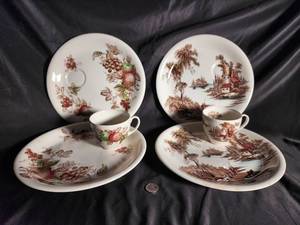 Porcelain Teacup & Saucer Set (Lot of 4)