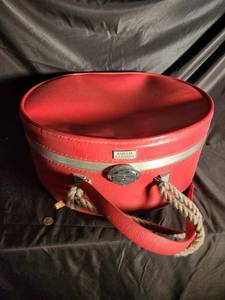 Amelia Earhart Round Hat Box Travel Case