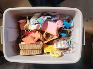 Mixed Dollhouse Furniture & Accessories (Lot of 18)