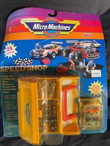 Galoob Micro Machines Speed Shop Playset
