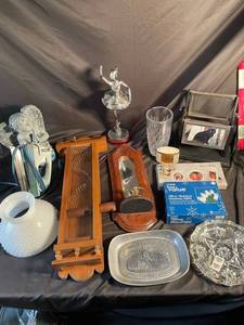 Mixed Lot of Assorted Decorative Home Accents & Collectibles