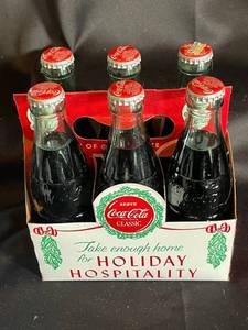 Coca-Cola Classic Unopened Glass Bottles Holiday Carrier (Lot of 6)