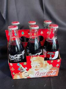 Coca-Cola Classic Unopened Glass Bottles 8 Fl Oz Holiday Six-Pack
