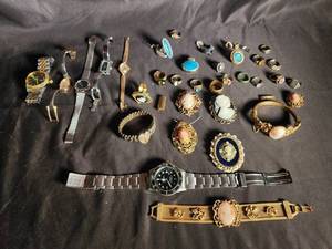 Mixed Lot Vintage Costume Jewelry & Watches