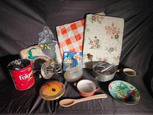 Mixed Vintage Kitchenware & Decor (Lot of 12)