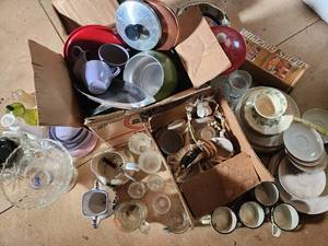 Mixed Vintage Kitchenware & Tin Decor