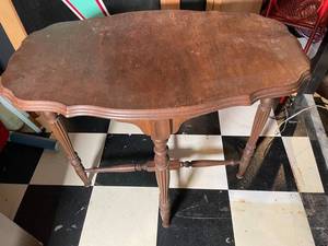 Wood Side Table with Scalloped Top & Turned Legs