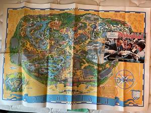 Vintage Walt Disneys Disneyland Pictorial Souvenir Map & Guide