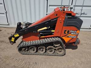 Ditch Witch SK1050 mini skid