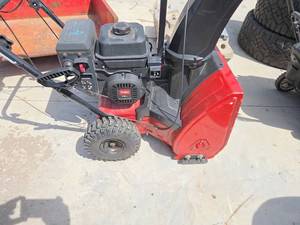 Toro SnowMaster 724 QE Personal Pace Self-Propel Snow Blower - 212cc