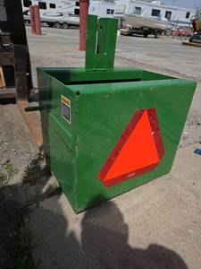 John Deere iMatch 3-Point Quick Hitch rock bucket