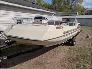 1982 Viking Deck Boat 17FT