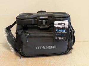 NEW TITAN PRO HIGH PERFORMANCE ICELESS ZIPPERLESS COOLER BLACKGRAY