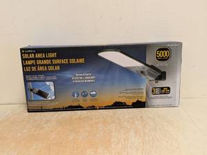NEW SOL R BRITE SOLAR AREA LIGHT 5000 LUMENS