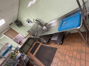 AUTOMATIC DISH WASHING STATION WSINK AND DISPOSAL STILL IN USE