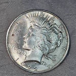 1922 Peace Dollar $1 VF Plus with Toning
