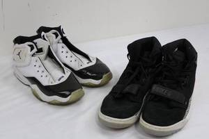 Air Jordan 4 Retro WhiteBlack & BlackWhite (Lot of 2)