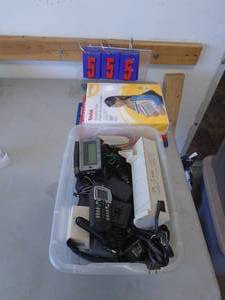 Electronics with photo paper. As shown. CASH ON SITE ONLY. PICKUP IS TUESDAY MAY 19TH FROM 11 AM TO 4 PM. REGARDLESS WHAT THE SCHEDULE STATES.