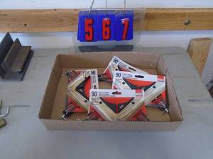 Flat with 4 bessey corner clamps. As shown. CASH ON SITE ONLY. PICKUP IS TUESDAY MAY 19TH FROM 11 AM TO 4 PM. REGARDLESS WHAT THE SCHEDULE STATES.