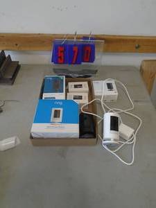 Flat of electronics. Ring door bell. As shown. CASH ON SITE ONLY. PICKUP IS TUESDAY MAY 19TH FROM 11 AM TO 4 PM. REGARDLESS WHAT THE SCHEDULE STATES.