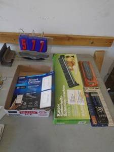 Misc electronics. As shown. CASH ON SITE ONLY. PICKUP IS TUESDAY MAY 19TH FROM 11 AM TO 4 PM. REGARDLESS WHAT THE SCHEDULE STATES.