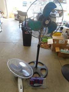 2 fans. As shown. CASH ON SITE ONLY. PICKUP IS TUESDAY MAY 19TH FROM 11 AM TO 4 PM. REGARDLESS WHAT THE SCHEDULE STATES.