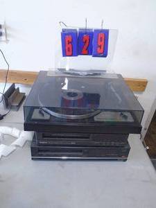 Vintage turn table with 2 vhs palyers. As shown. CASH ON SITE ONLY. PICKUP IS TUESDAY MAY 19TH FROM 11 AM TO 4 PM. REGARDLESS WHAT THE SCHEDULE STATES.