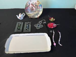 Royal Albert Ltd. A Cozy Glen Limited Edition Fine China Plate with Clock (Plate No. 12631)