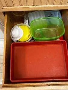 Kitchen Linens, Mitts & Storage Items Mixed Lot