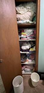 Mixed Lot of Assorted Bath Towels, Linens & Baskets