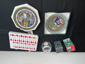 VTG Goebel Crystal Collection, Artmark Santa Bell & Christmas Plates Mixed Lot