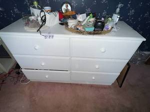6-drawer Dresser 47 X 16 X 30 - contents on top of dresser NOT inc