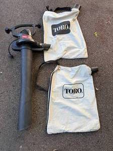 Toro RAKE & VAC Leaf Vacuum - 120V Corded Includes Bags