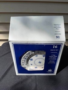Royal Wessex by Churchill 16-Piece Blue Floral Dinnerware Set in Box - total contents unverified
