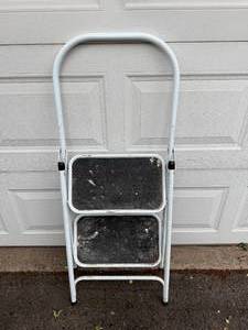 White Metal Folding 2-step Stool Ladder